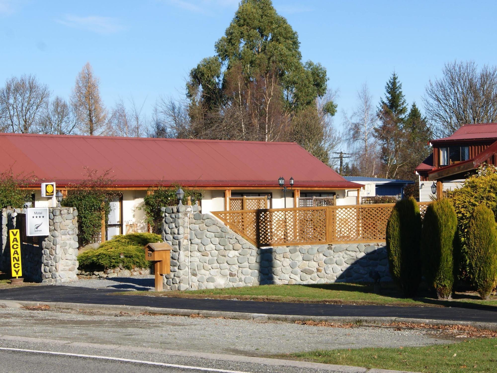 Pinewood Motels Fairlie Exterior photo